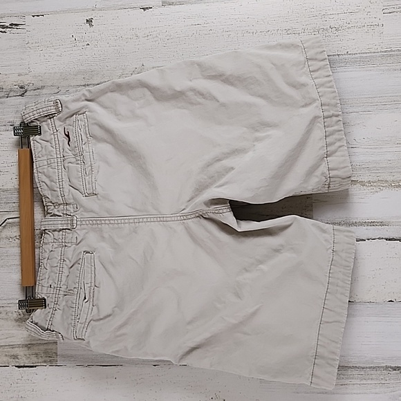 Hollister khaki flat front button fly Bermuda shorts Size 31 light distressing - Picture 3 of 9